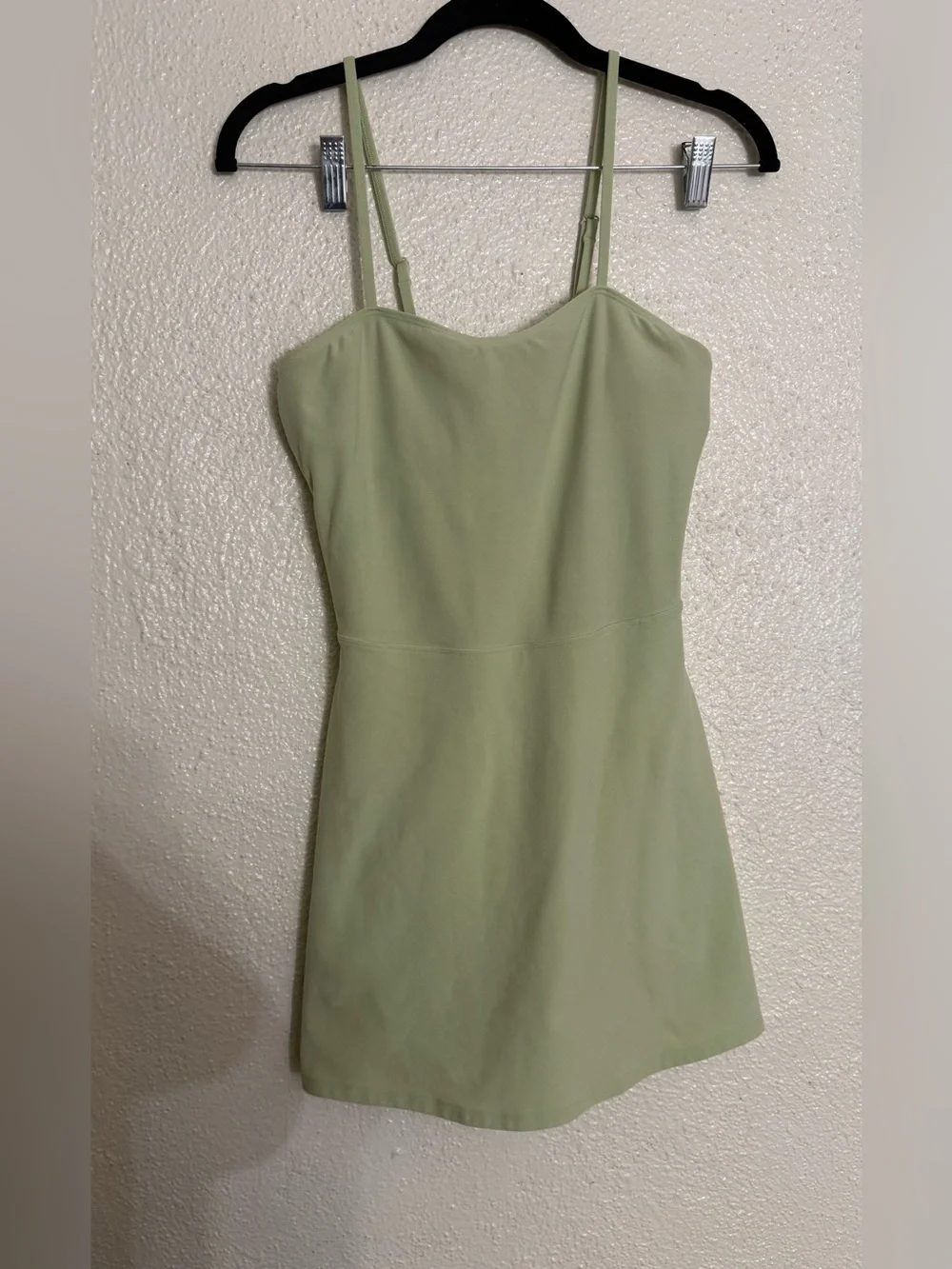 ALO YOGA COURTSIDE TENNIS DRESS IN ICED GREEN TEA SIZE SMALL